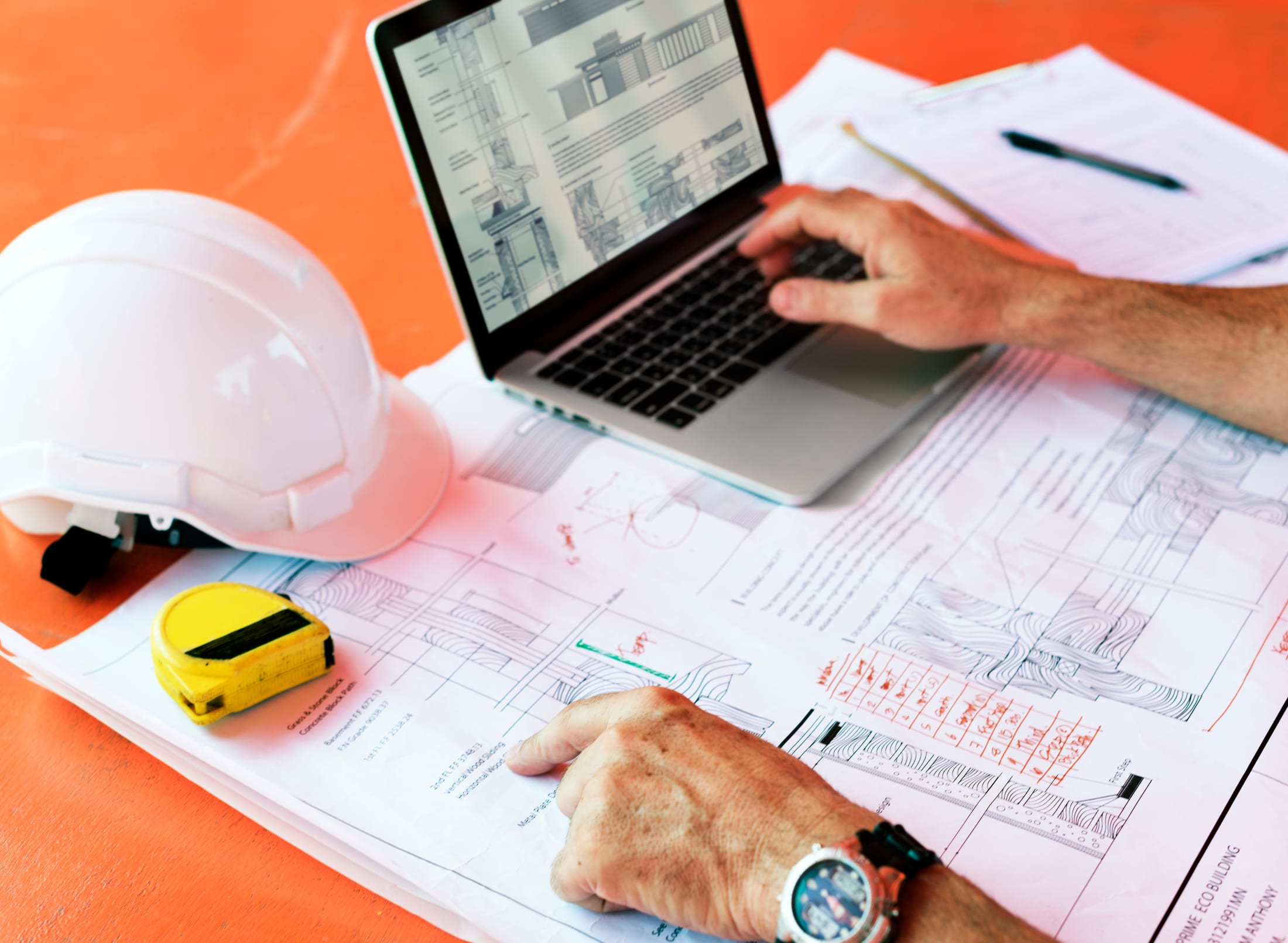 Como a engenharia econômica evita estouro de orçamento em obras